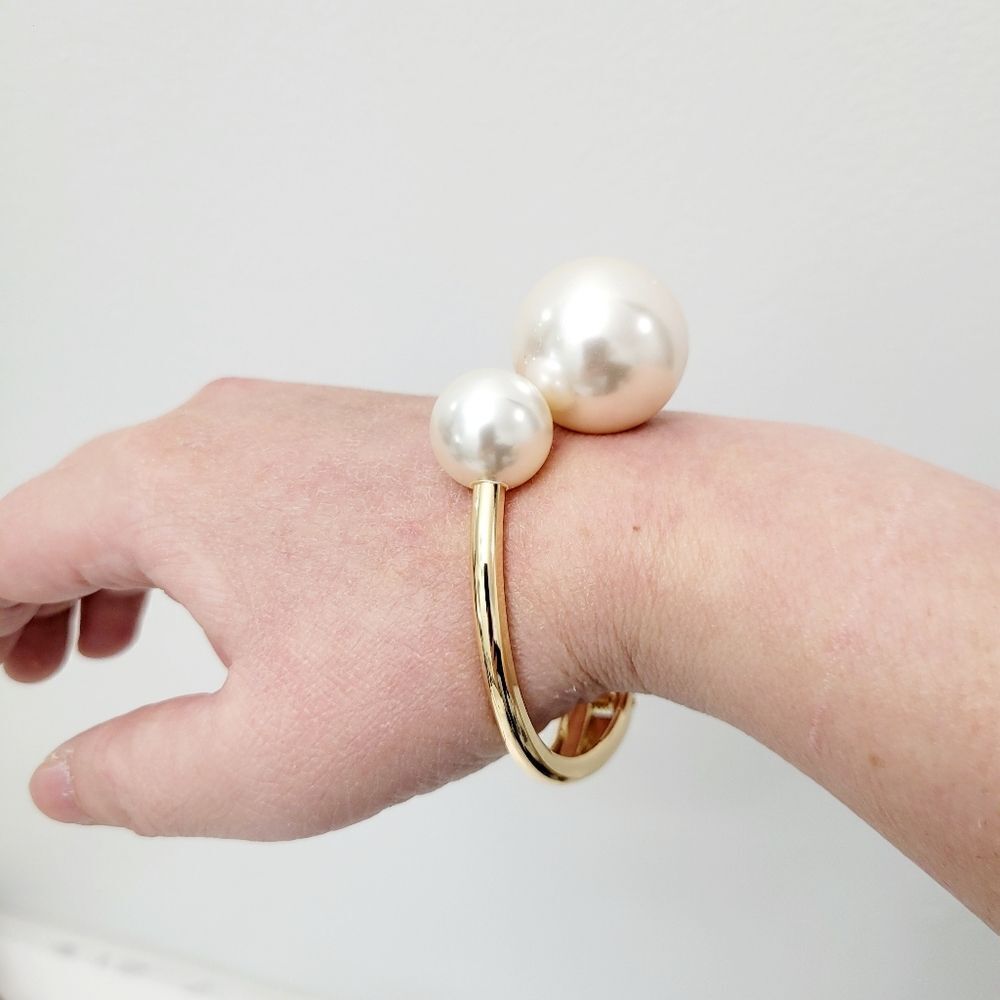Brand New Top Fashion Gold Tone Pearls Bangle Bracelet